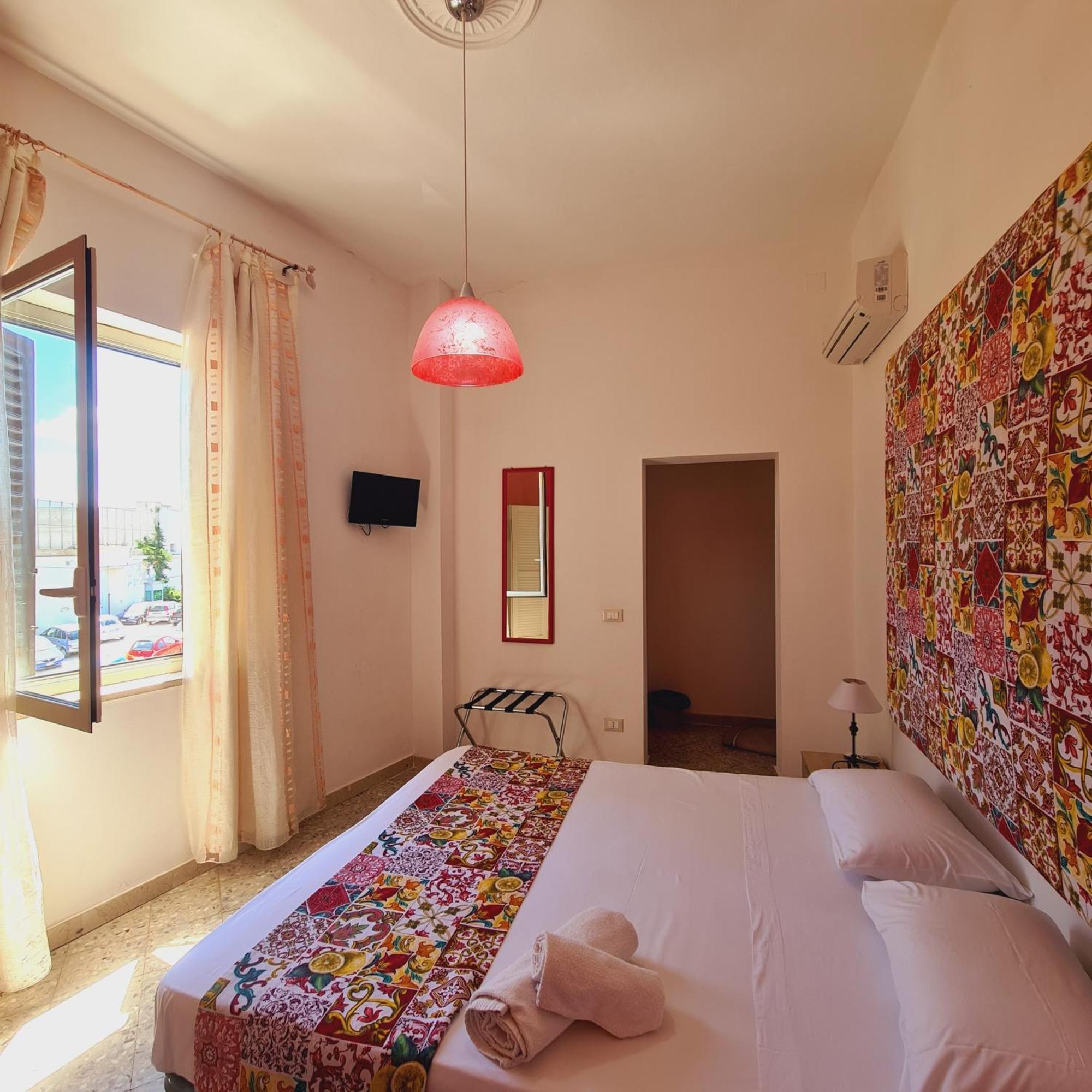 Due Passi Dal Centro Bed and Breakfast Marsala Kamer foto